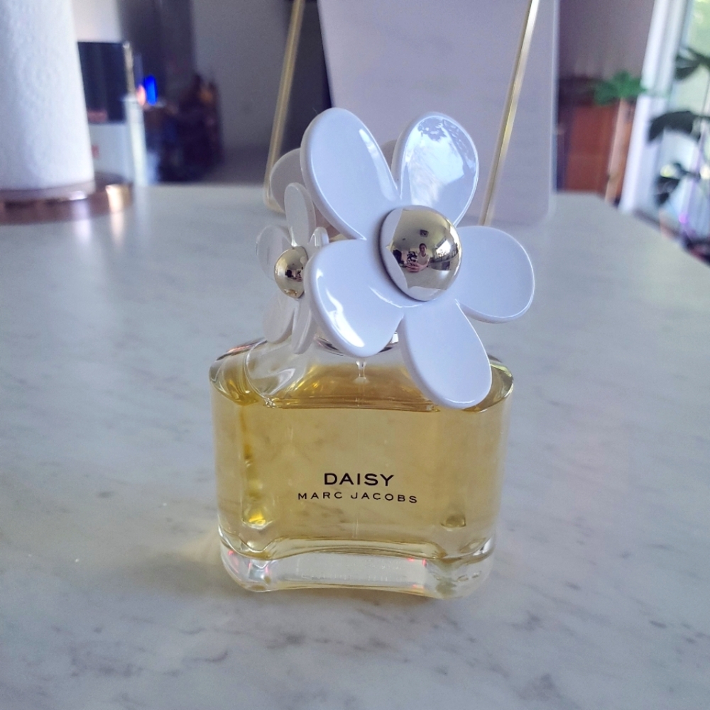 Marc Jacobs Daisy perfume